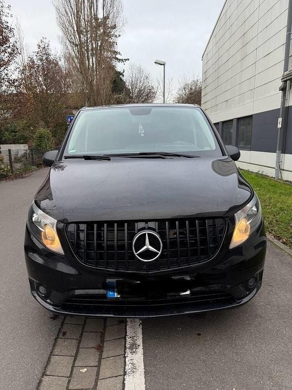 Schwarz Gebraucht 2018 Mercedes Vito Van | 22.500 € (Superpreis) - Bild 1/4