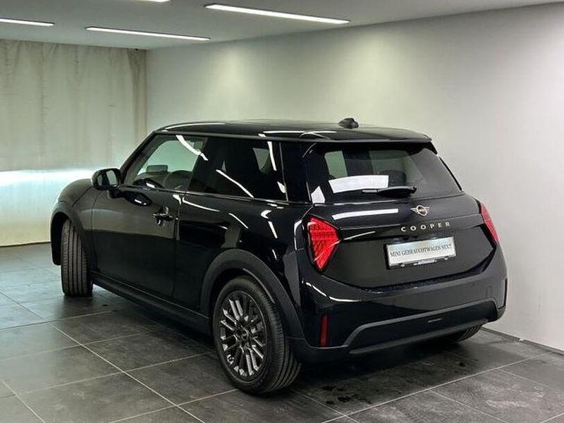 Second-hand Mini Cooper Classic 156 CP (114 kW) 2024 Negru Hatchback