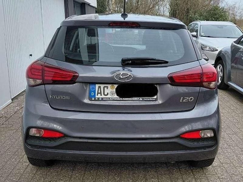 Gebraucht Hyundai i20 Active 101 PS (74 kW) 2018 Grau Kleinwagen