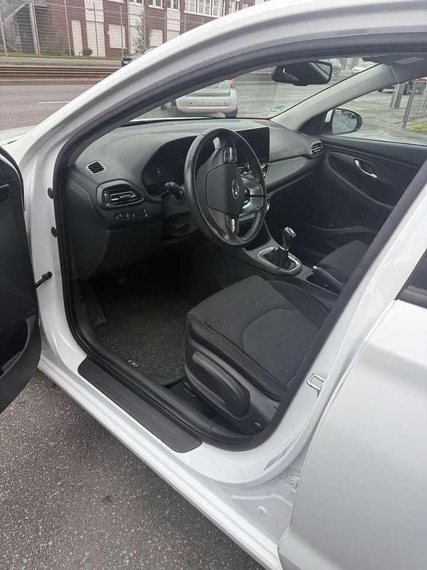 Gebraucht Hyundai i30 Trend 160 PS (117 kW) 2023 Weiß Limousine