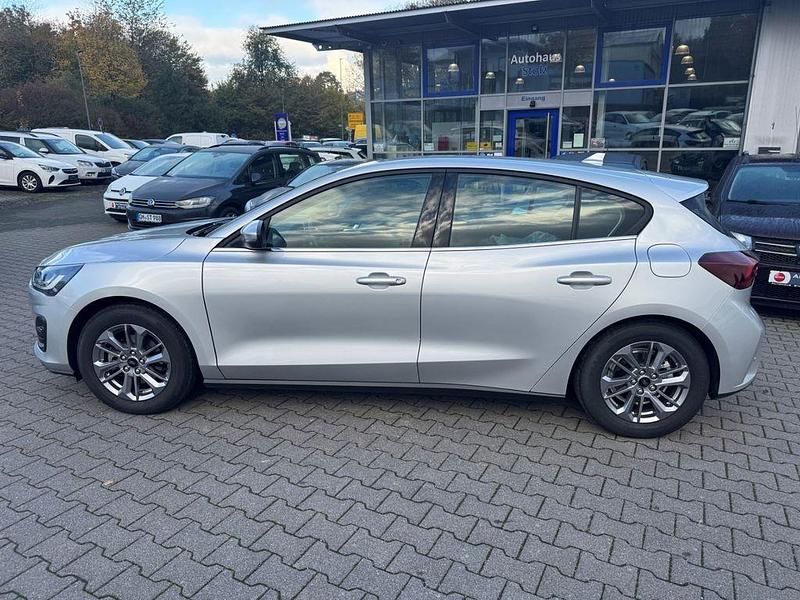 Gebraucht Ford Focus Titanium 125 PS (91 kW) 2023 Silber Limousine