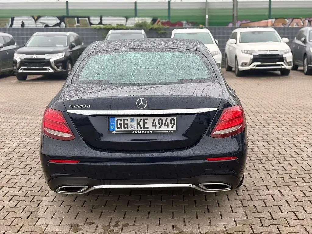 Gebraucht Mercedes E220 AMG line 194 PS (142 kW) 2019 Blau Limousine
