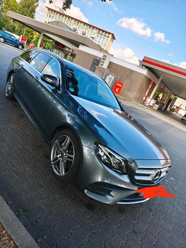 Gebraucht Mercedes E220 AMG line 194 PS (142 kW) 2018 Grau Kombi