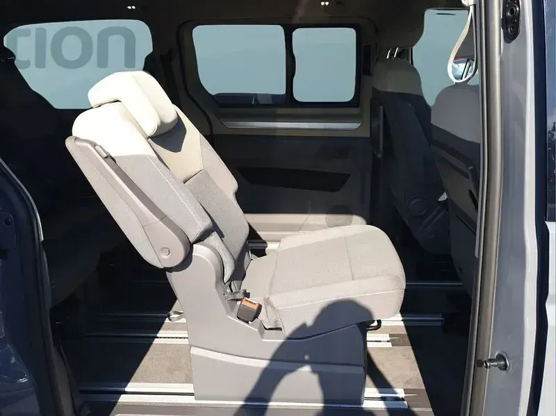 Gebraucht VW Multivan 150 PS (110 kW) 2024 Grau Van / Kleinbus