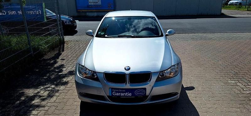 Gebraucht BMW 318 129 PS (94 kW) 2006 Silber Limousine