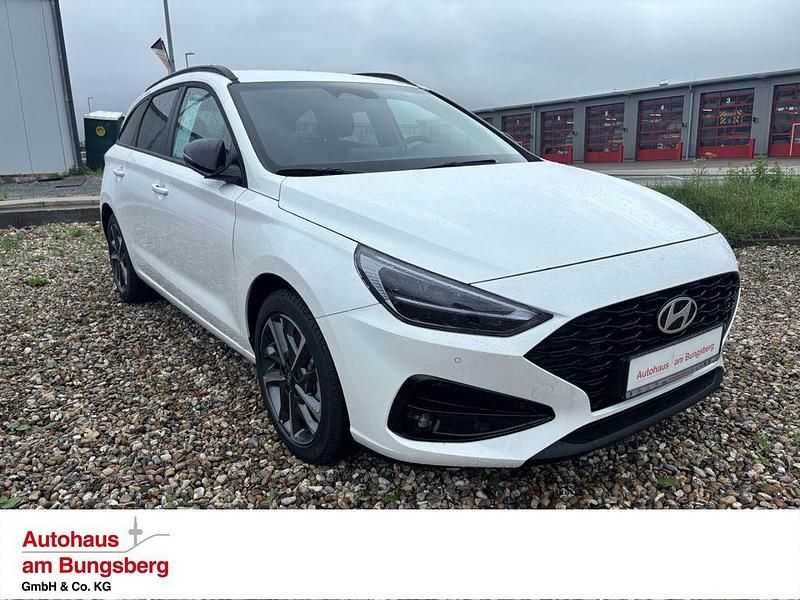 Neu Hyundai i30 Advantage 101 PS (74 kW) 2025 Weiß Limousine
