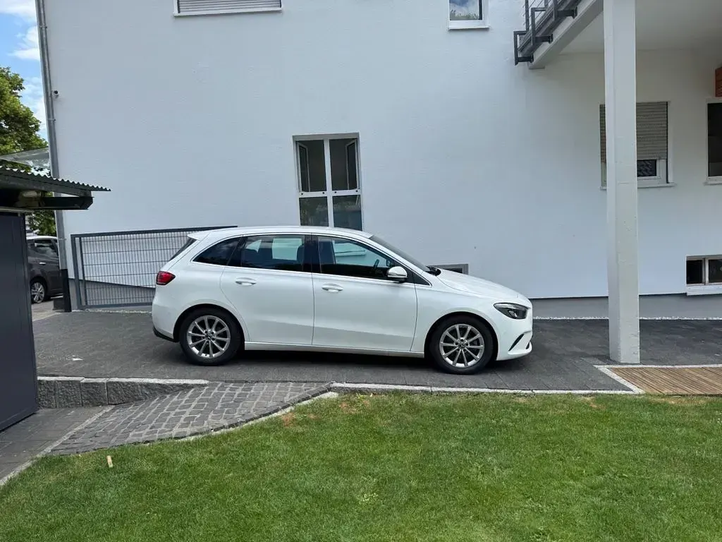 Gebraucht Mercedes B200 150 PS (110 kW) 2019 Weiß Kleinwagen