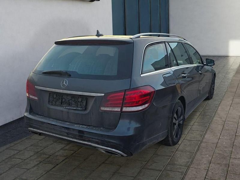 Gebraucht Mercedes E250 204 PS (150 kW) 2016 Tenoritgrau Limousine