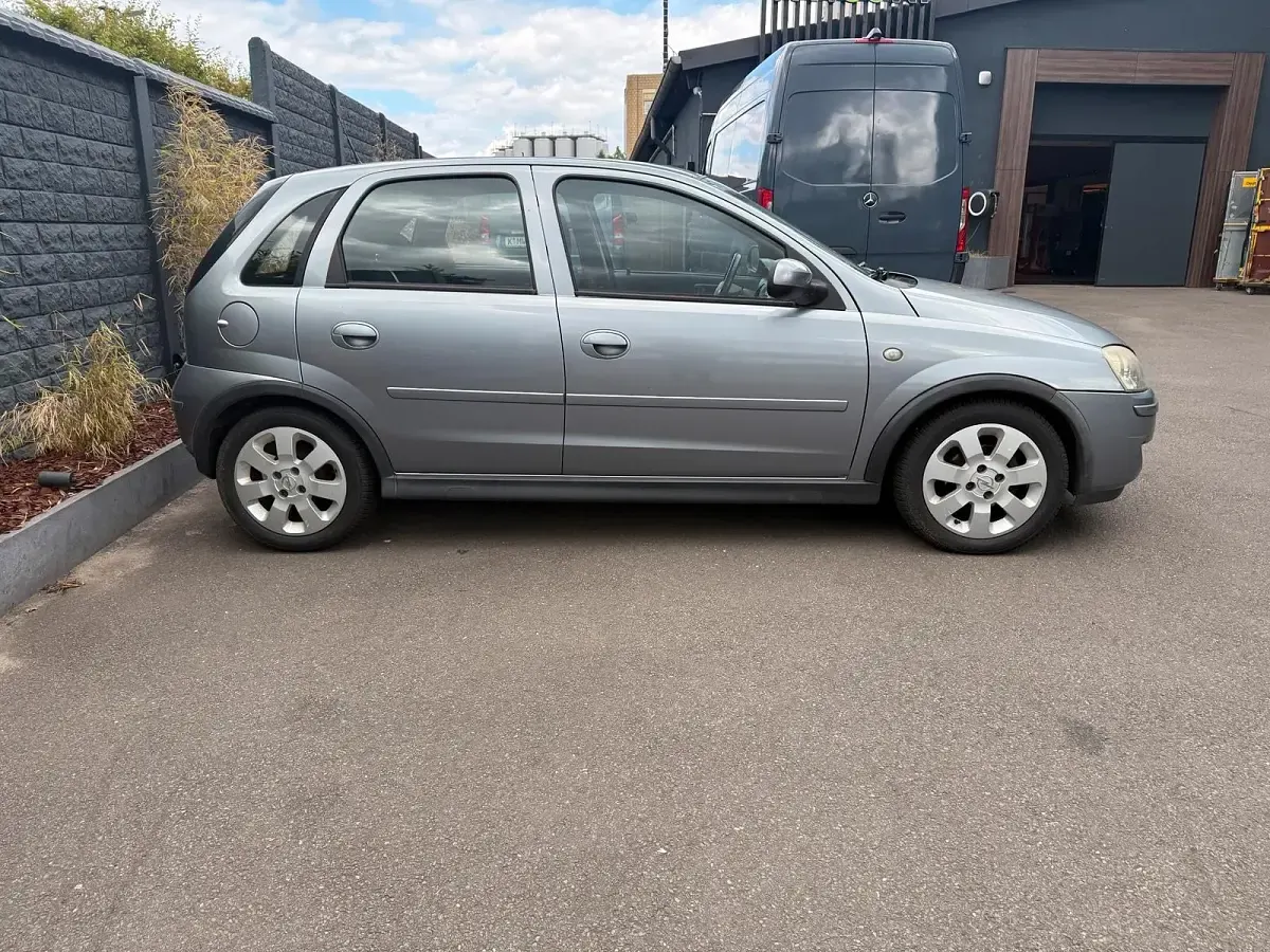 Gebraucht Opel Corsa 80 PS (58 kW) 2006 Silber Kleinwagen