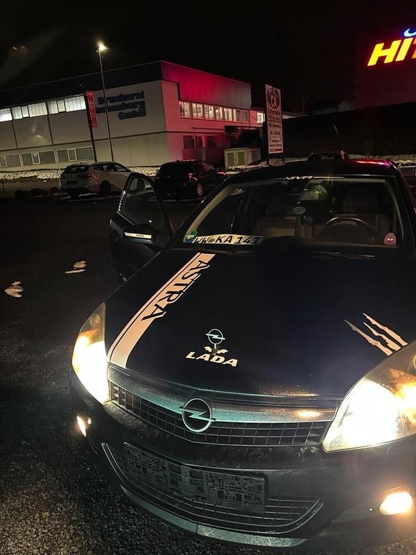 Schwarz Gebraucht 2009 Opel Astra GTC Coupé | 1.650 € (Superpreis) - Bild 1/4