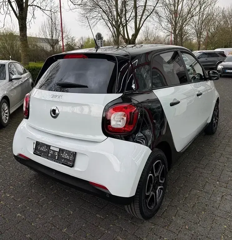 Gebraucht Smart ForFour 90 PS (66 kW) 2018 Schwarz Kleinwagen