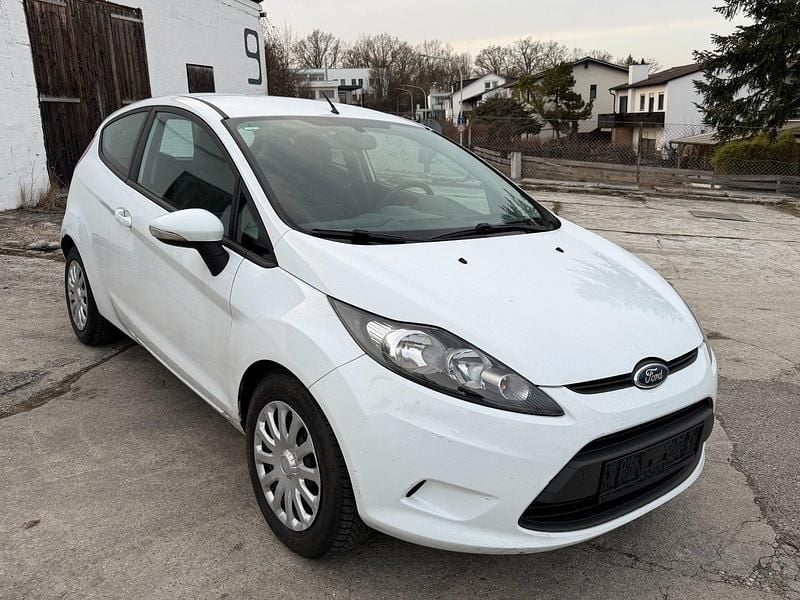 Gebraucht Ford Fiesta Trend 60 PS (44 kW) 2010 Weiß Kleinwagen