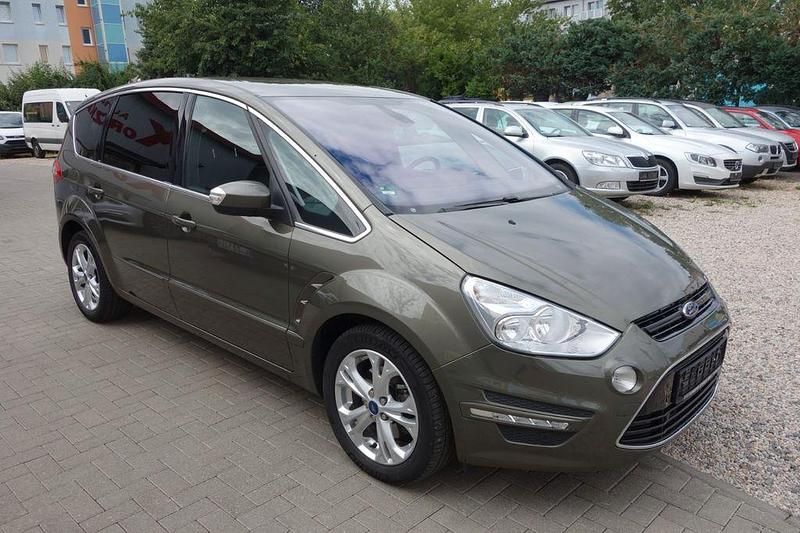 Grün Gebraucht 2012 Ford S-MAX Titanium Van / Kleinbus | 5.389 € (Superpreis) - Bild 1/4
