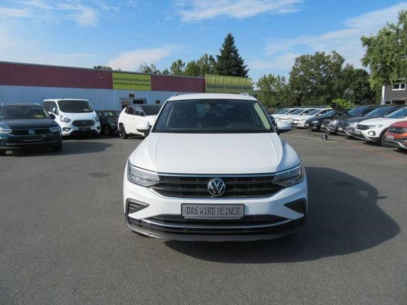 Gebraucht VW Tiguan Move 150 PS (110 kW) 2023 Weiss (metallic) SUV