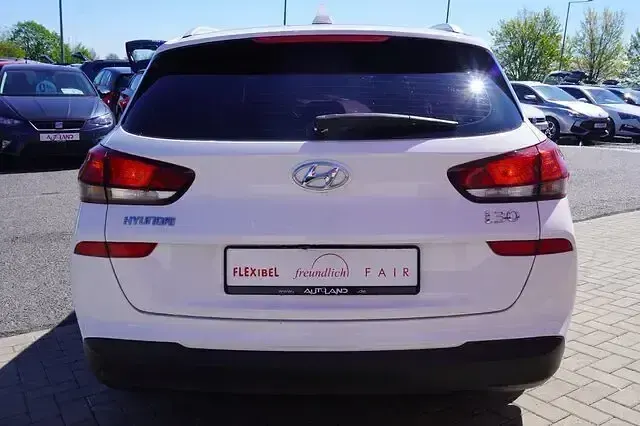Gebraucht Hyundai i30 Style 140 PS (102 kW) 2019 Weiß Kombi