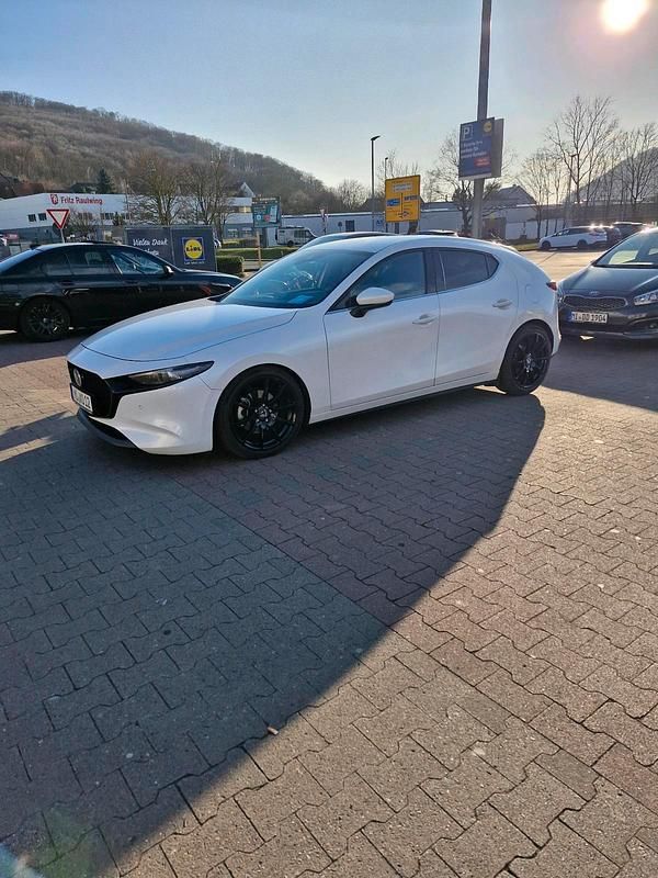 Weiß Gebraucht 2019 Mazda 3 Coupé | 17.199 € (Guter Preis) - Bild 1/4