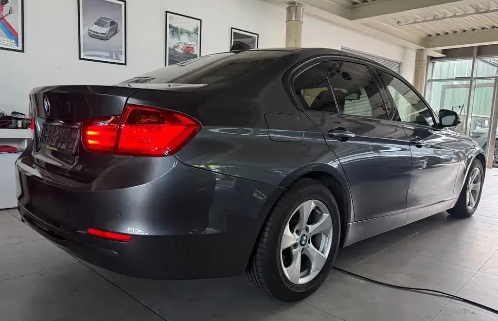 Gebraucht BMW 320 Performance 184 PS (135 kW) 2013 Grau Limousine