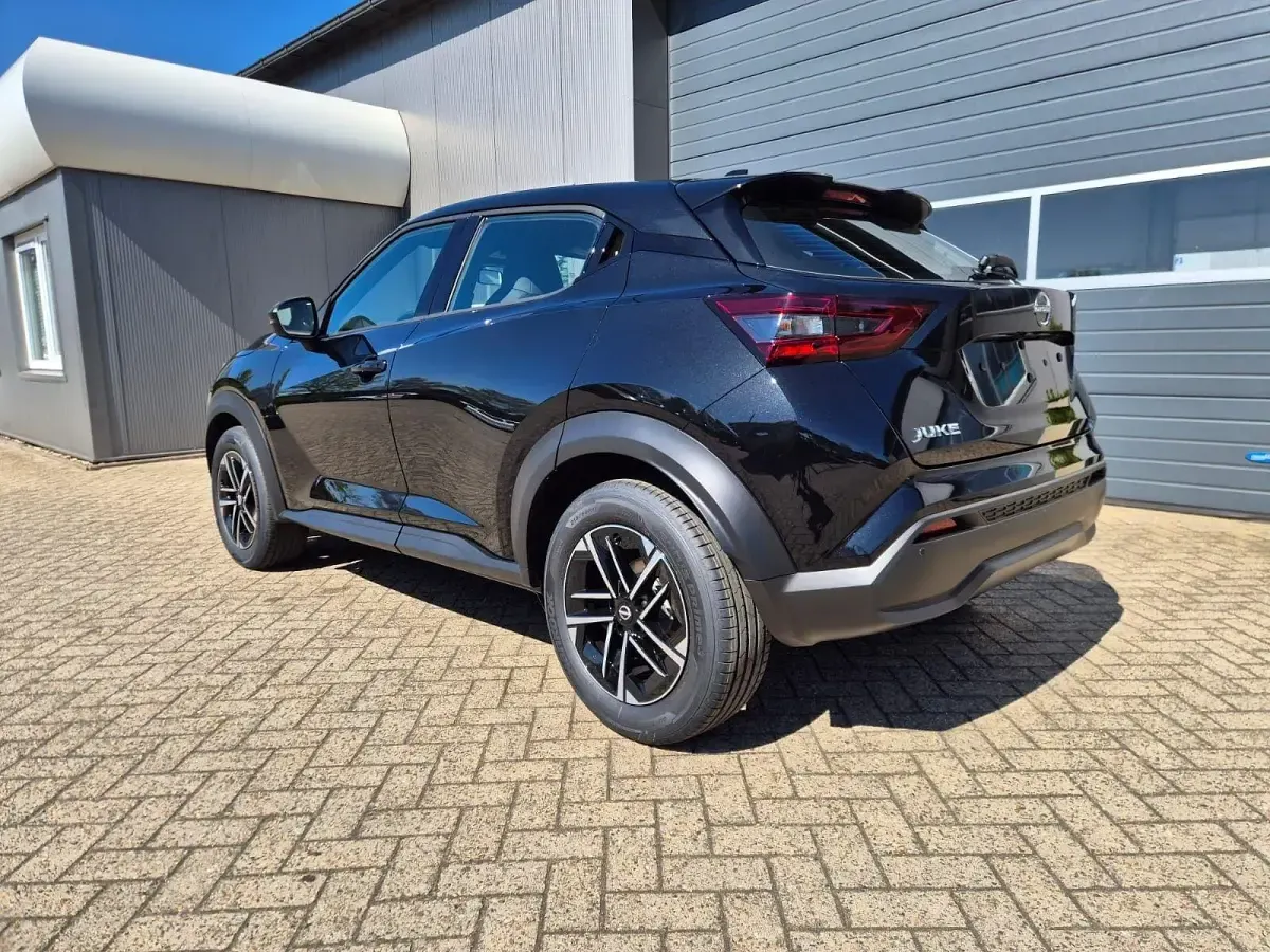 Neu Nissan Juke N-Connecta 114 PS (83 kW) 2026 Pearl black SUV