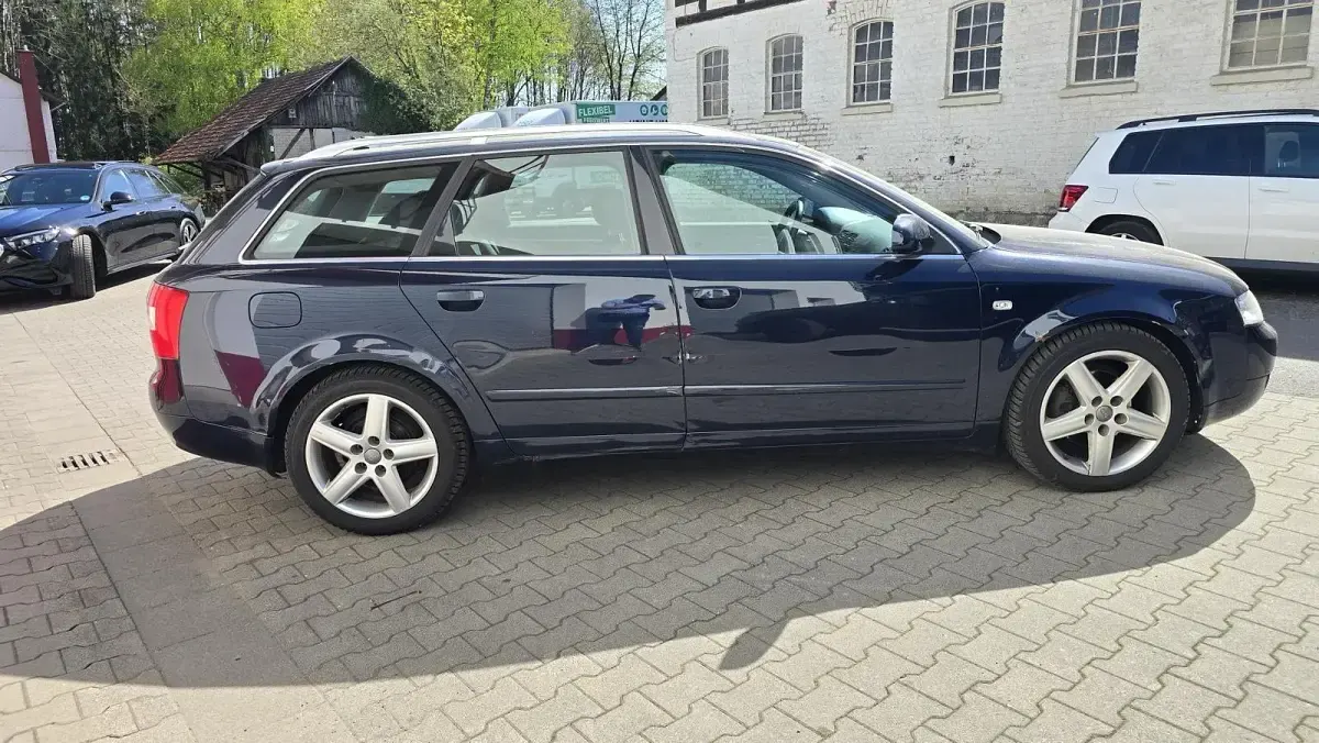 Gebraucht Audi A4 130 PS (95 kW) 2026 Blau Kombi