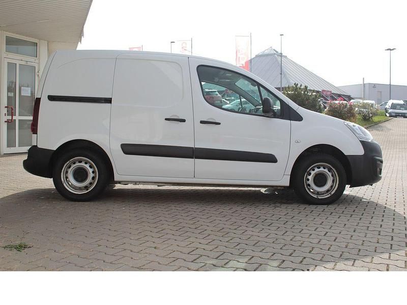 Weiß Gebraucht 2017 Citroën Berlingo Business Class Van / Kleinbus | 13.990 € - Bild 1/4