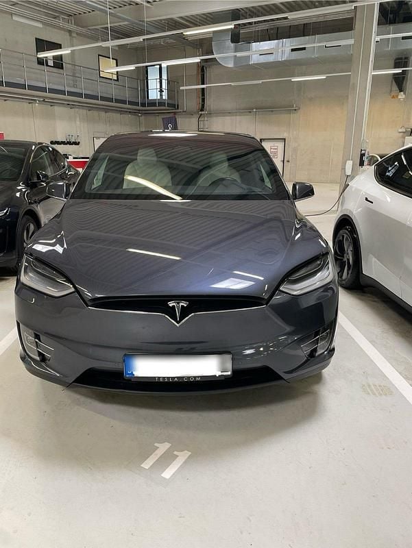 Grau Gebraucht 2020 Tesla Model X SUV | 40.990 € (Fairer Preis) - Bild 1/4