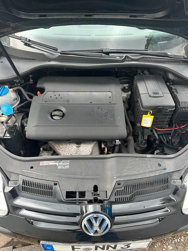 Schwarz Gebraucht 2004 VW Golf V Kleinwagen | 1.200 € - Bild 1/4