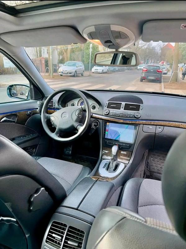 Gebraucht Mercedes E240 236 PS (173 kW) 2003 Schwarz Limousine