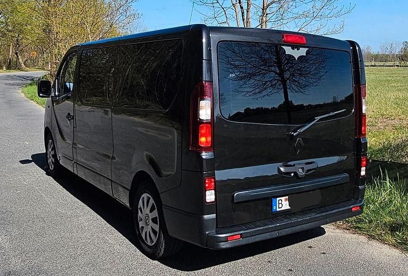 Gebraucht Renault Trafic 145 PS (106 kW) 2016 Schwarz Van / Kleinbus