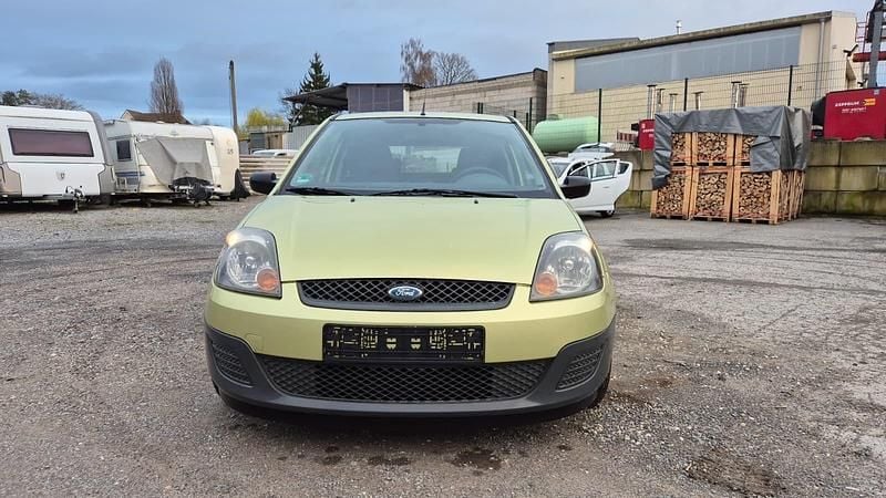 Gebraucht Ford Fiesta Ambiente 70 PS (51 kW) 2007 Grün Kleinwagen