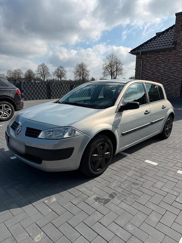 Gebraucht Renault Mégane II 98 PS (72 kW) 2003 Silber Limousine