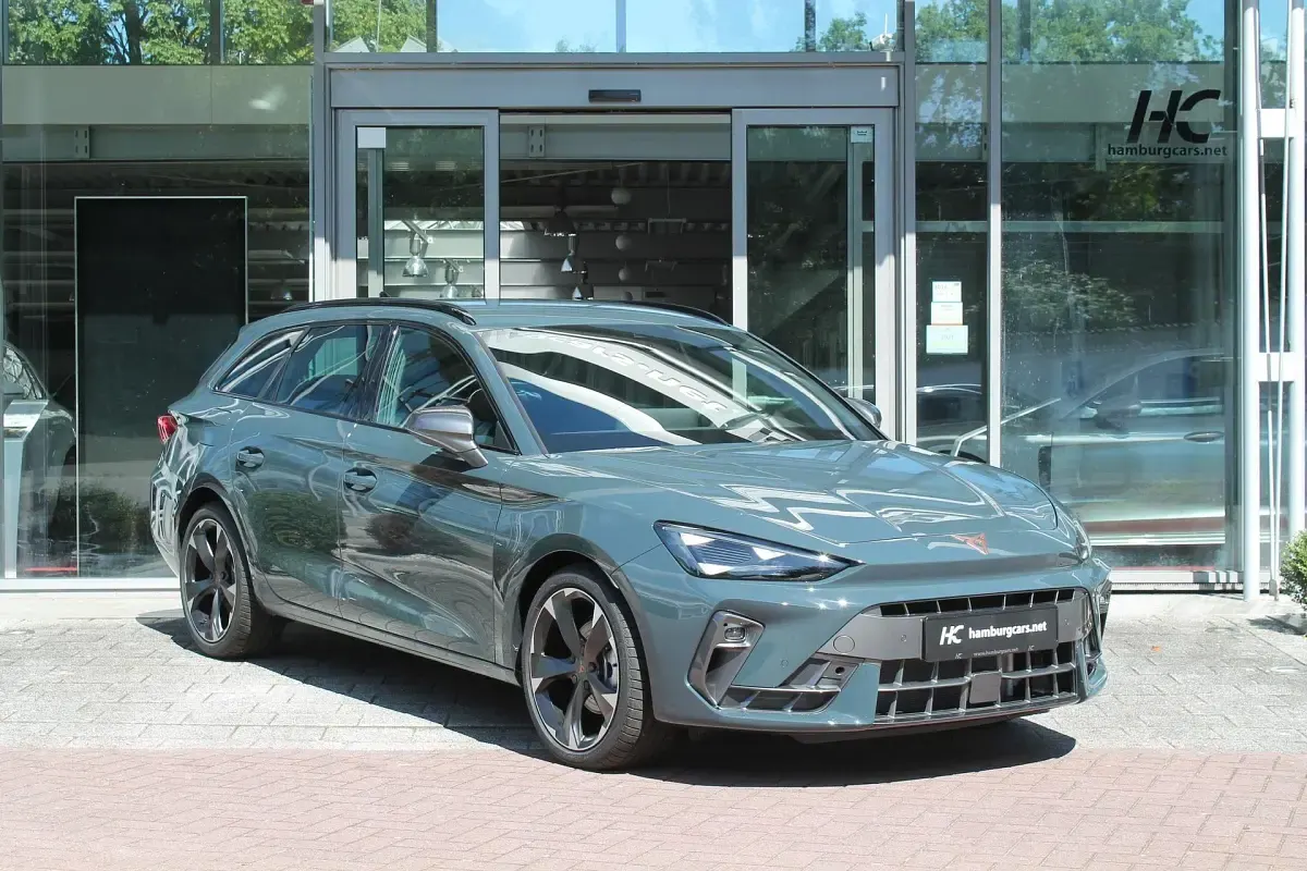 Neu Cupra Leon Basis 150 PS (110 kW) 2025 Blau Limousine