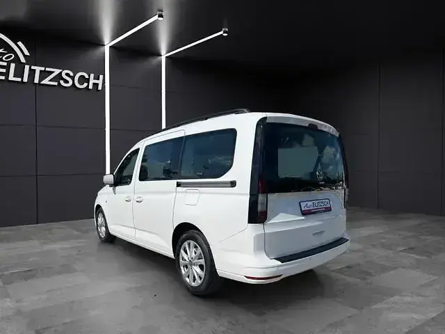 Używany VW Caddy Life 102 KM (75 kW) 2023 Biały Minivan