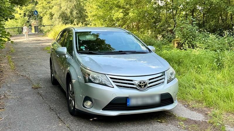 Silber Gebraucht 2013 Toyota Avensis Kombi | 6.000 € (Superpreis) - Bild 1/4