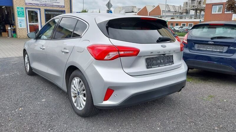 Gebraucht Ford Focus Titanium 120 PS (88 kW) 2019 Polarsilber metallic Limousine