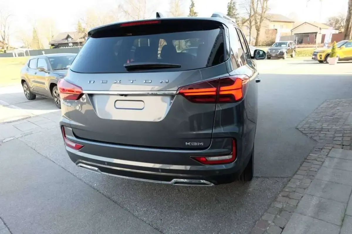 Neu KGM Rexton 203 PS (149 kW) 2026 Marble grey SUV