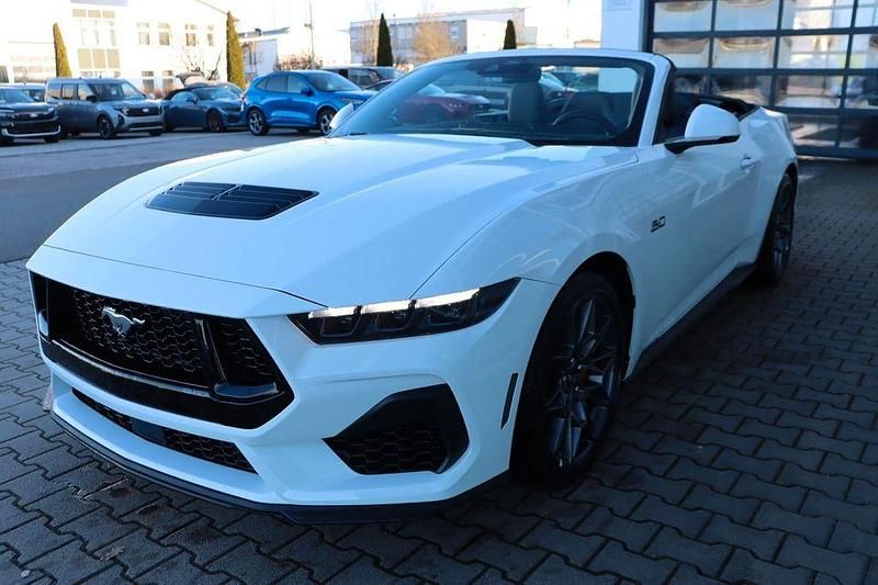 Neu Ford Mustang GT Convertible 446 PS (328 kW) 2026 Oxford white Cabrio