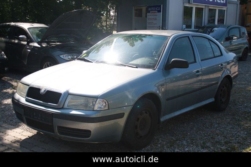 Grau Gebraucht 2004 Skoda Octavia Style Limousine | 990 € (Superpreis) - Bild 1/4