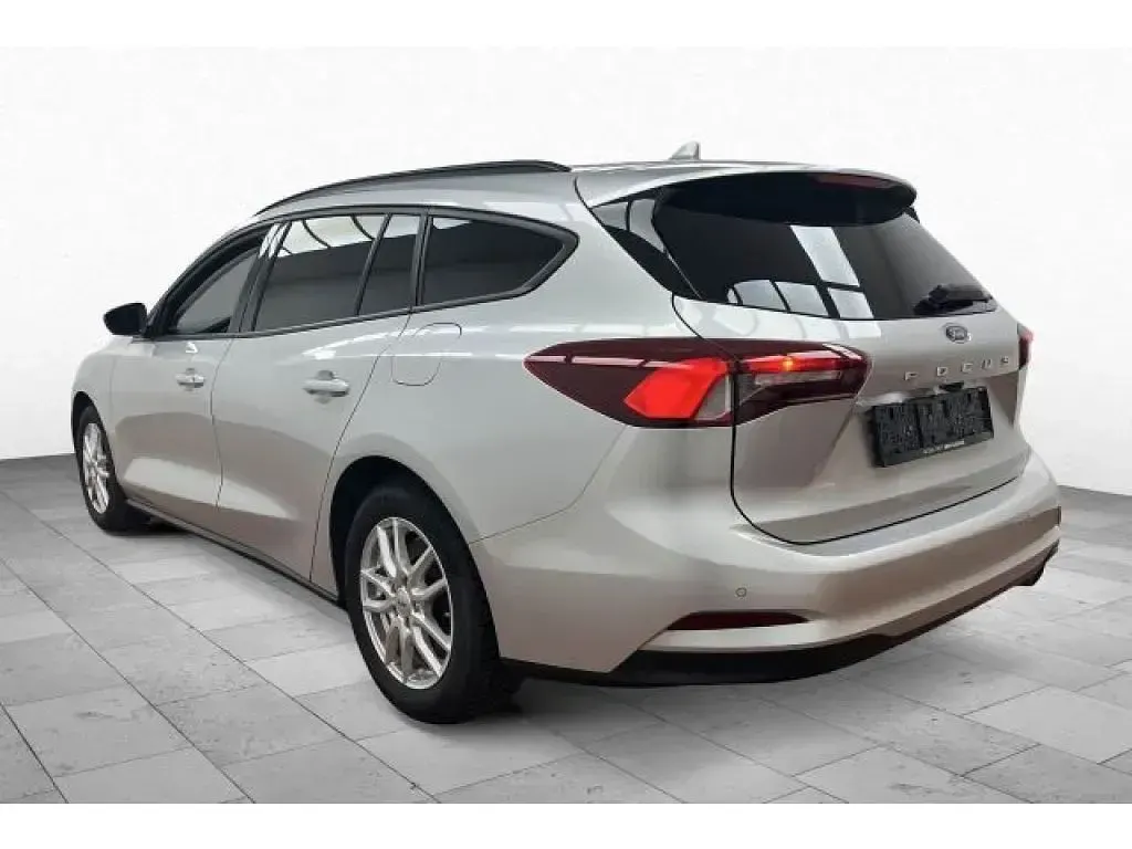 Gebraucht Ford Focus 120 PS (88 kW) 2022 Silber (metallic) Kombi
