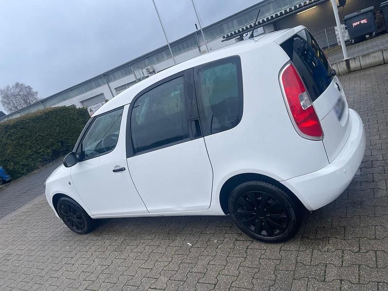 Gebraucht Skoda Roomster Active 69 PS (50 kW) 2013 Silber Van / Kleinbus