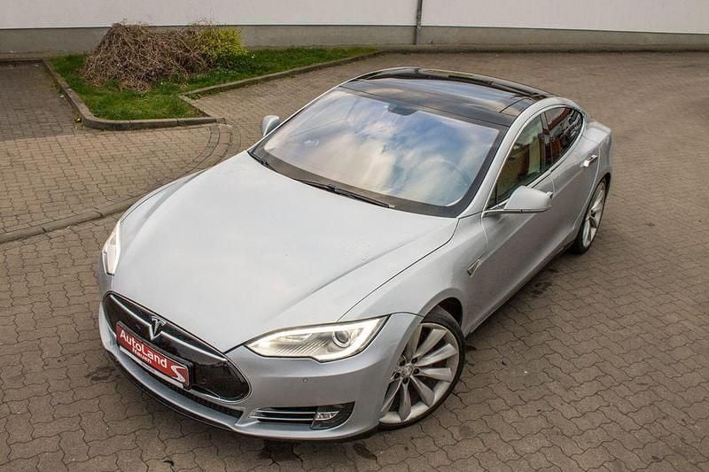Silber Gebraucht 2013 Tesla Model S Performance Limousine | 21.999 € (Fairer Preis) - Bild 1/4