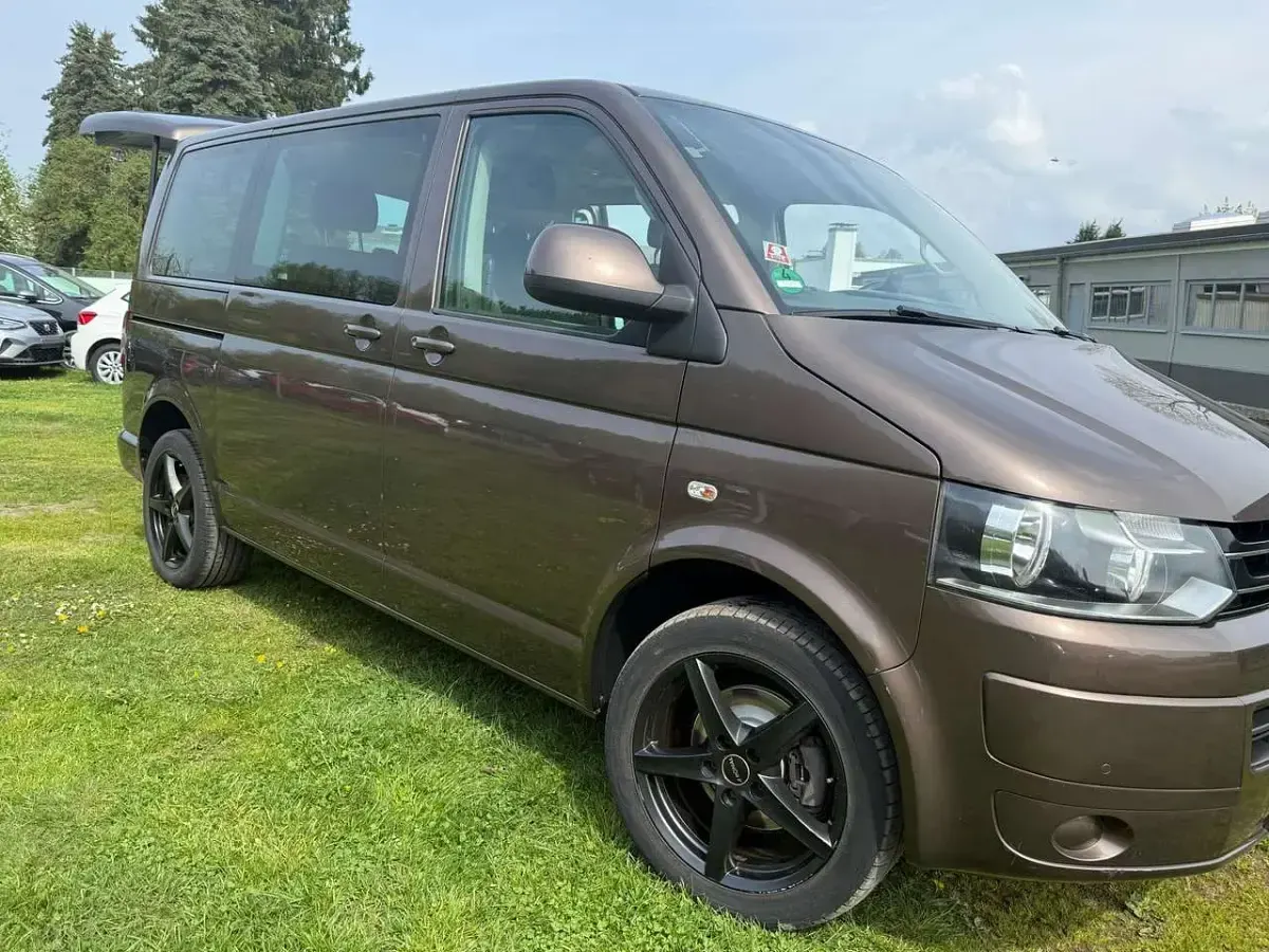 Gebraucht VW Multivan 140 PS (102 kW) 2014 Braun Van / Kleinbus