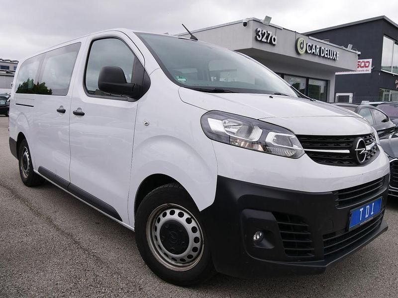 Weiß Gebraucht 2022 Opel Vivaro Van / Kleinbus | 26.999 € - Bild 1/4