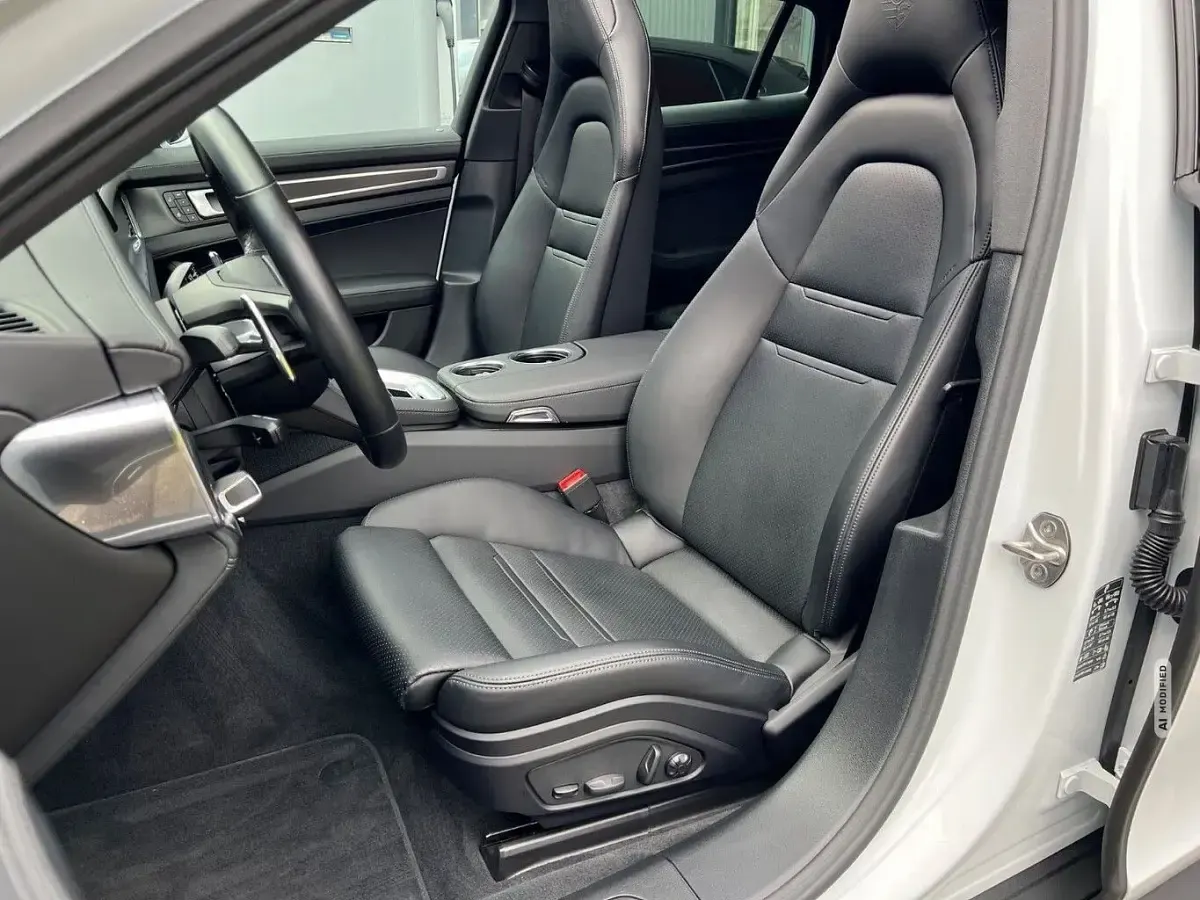 Gebraucht Porsche Panamera 4 E-Hybrid Platinum Edition 462 PS (339 kW) 2023 Metallic Kleinwagen