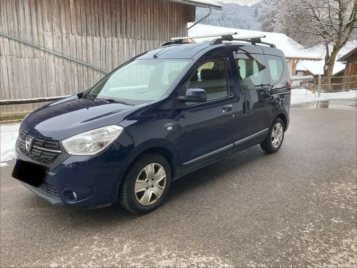 Używany Dacia Dokker 90 KM (66 kW) 2017 Niebieski Minivan