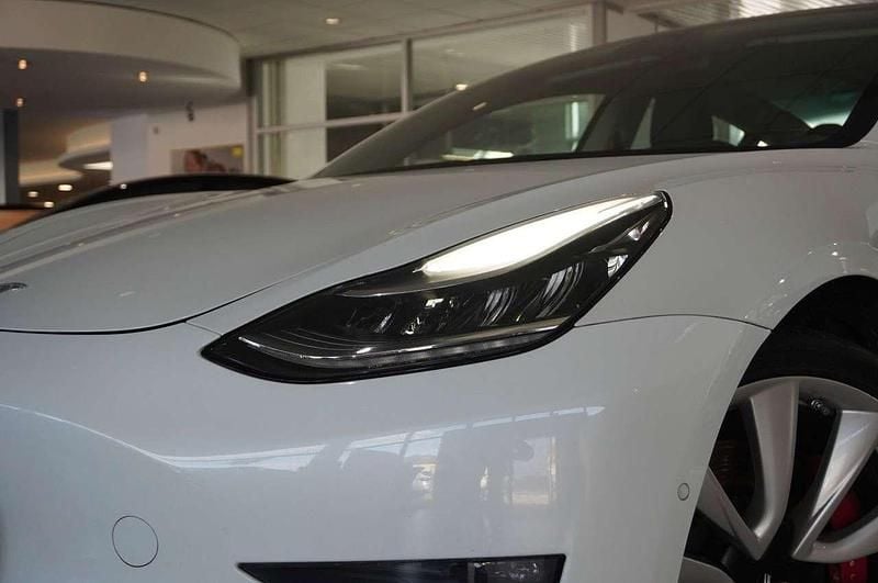 Gebraucht Tesla Model 3 Performance 358 kW (487 PS) 2019 Pearl white multicoat Limousine