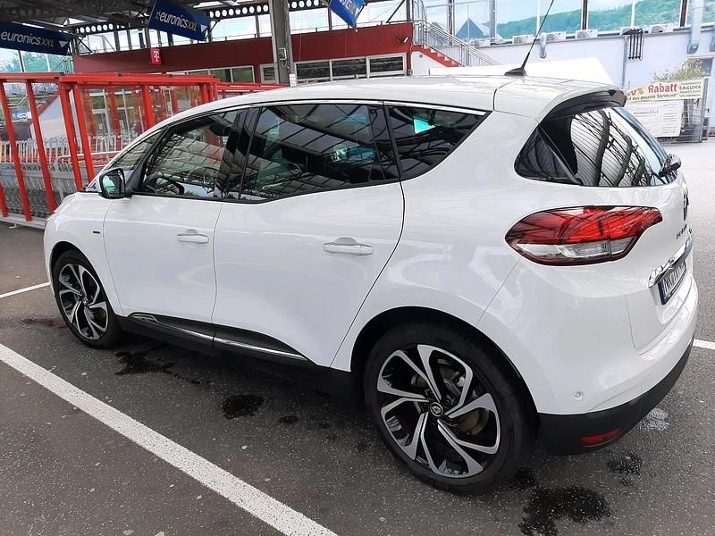 Weiß Gebraucht 2017 Renault Scénic IV Bose Edition Van / Kleinbus | 12.350 € (Fairer Preis) - Bild 1/4