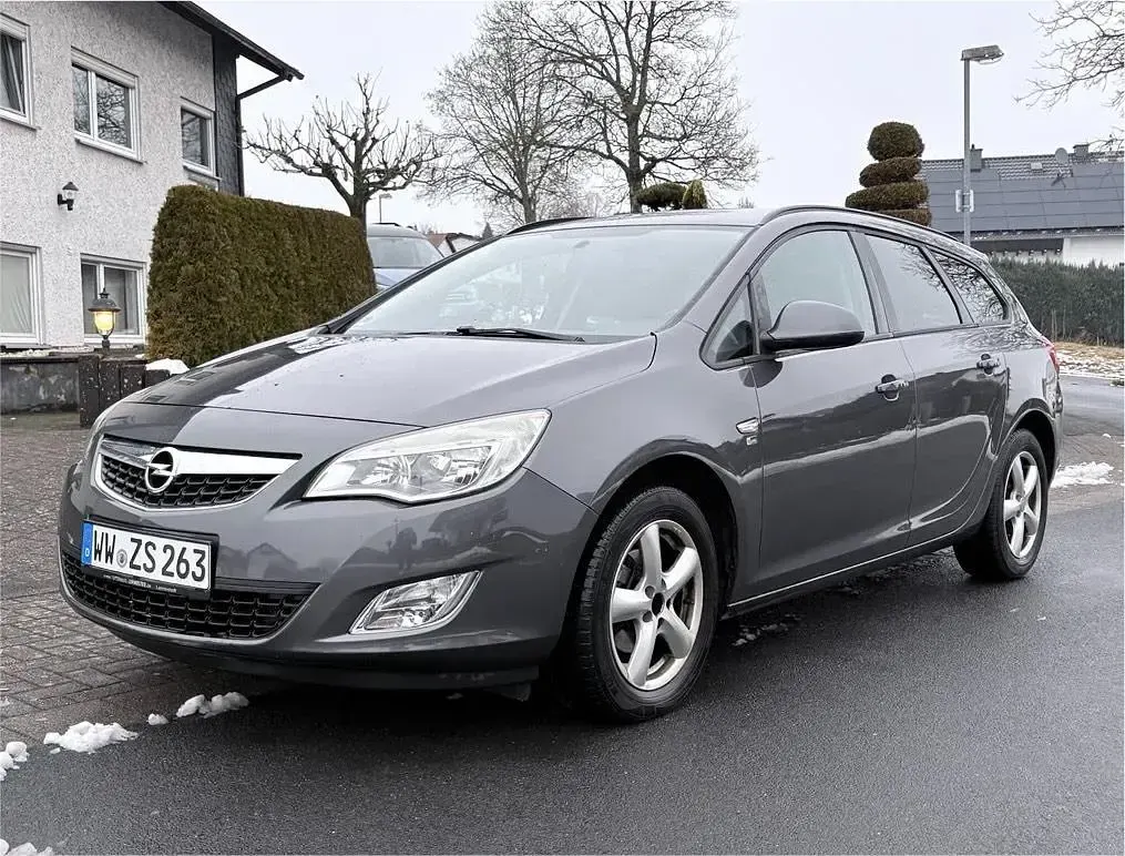 Gebraucht Opel Astra 140 PS (102 kW) 2012 Silber Kombi