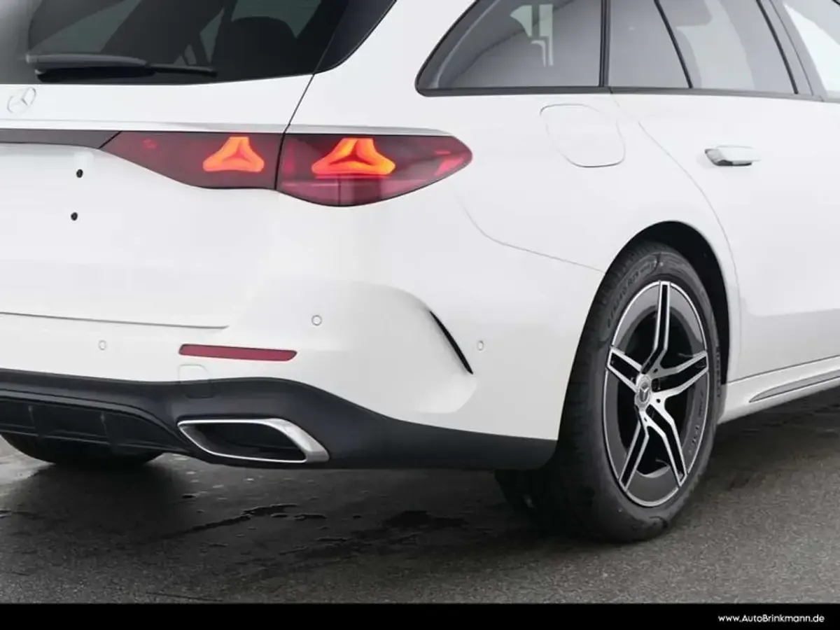 Gebraucht Mercedes E220 AMG line 197 PS (144 kW) 2025 Unilack polarweiß Kombi