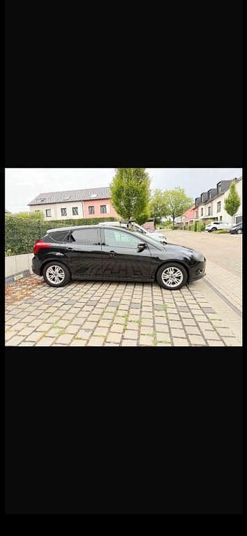 Gebraucht Ford Focus Trend 105 PS (77 kW) 2011 Schwarz Limousine