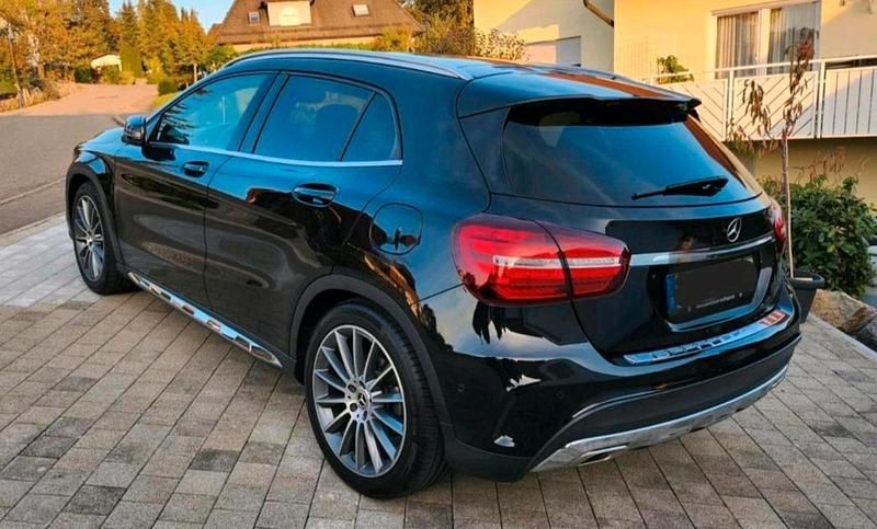Gebraucht Mercedes GLA250 AMG line 211 PS (155 kW) 2019 Schwarz SUV